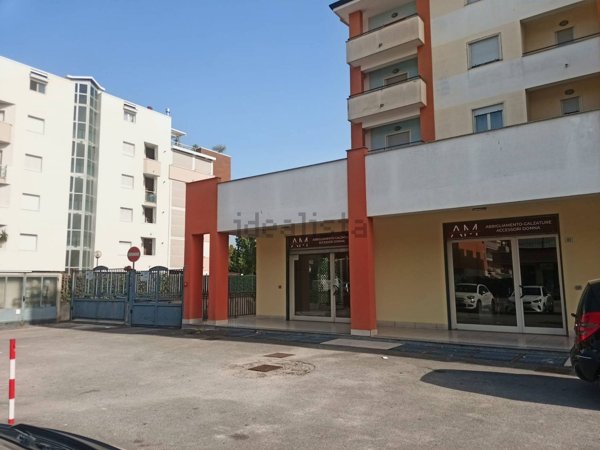 locale commerciale in affitto a San Prisco