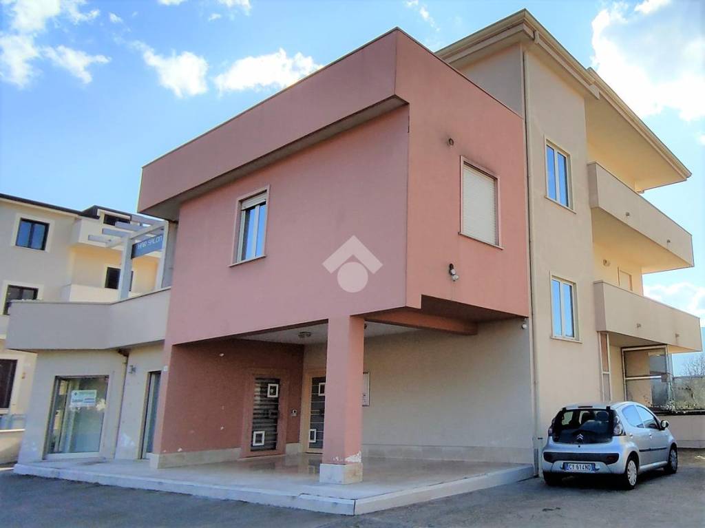 negozio in affitto a Santa Maria a Vico