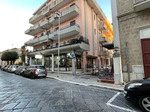 locale commerciale in affitto a Santa Maria a Vico