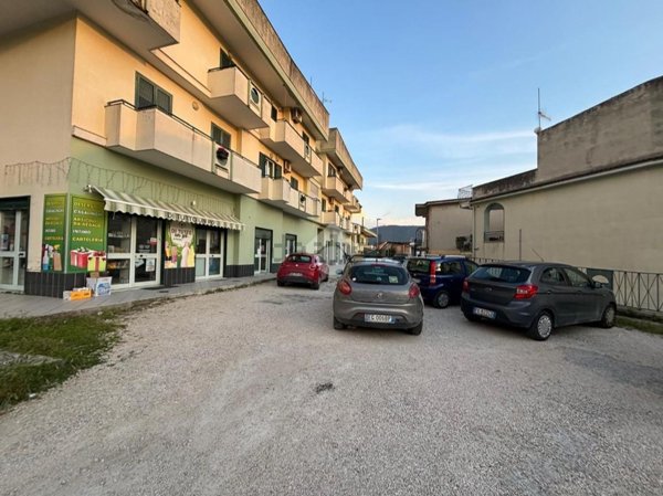 negozio in affitto a Santa Maria a Vico