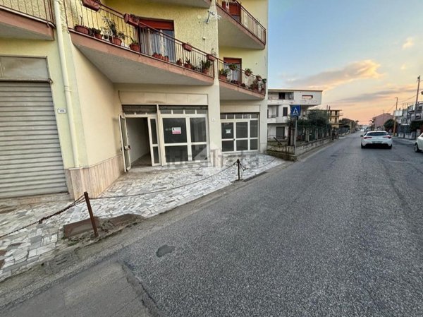 negozio in affitto a Santa Maria a Vico