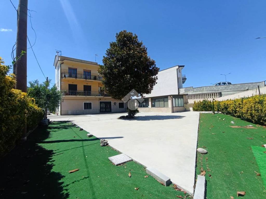 negozio in affitto a Santa Maria a Vico