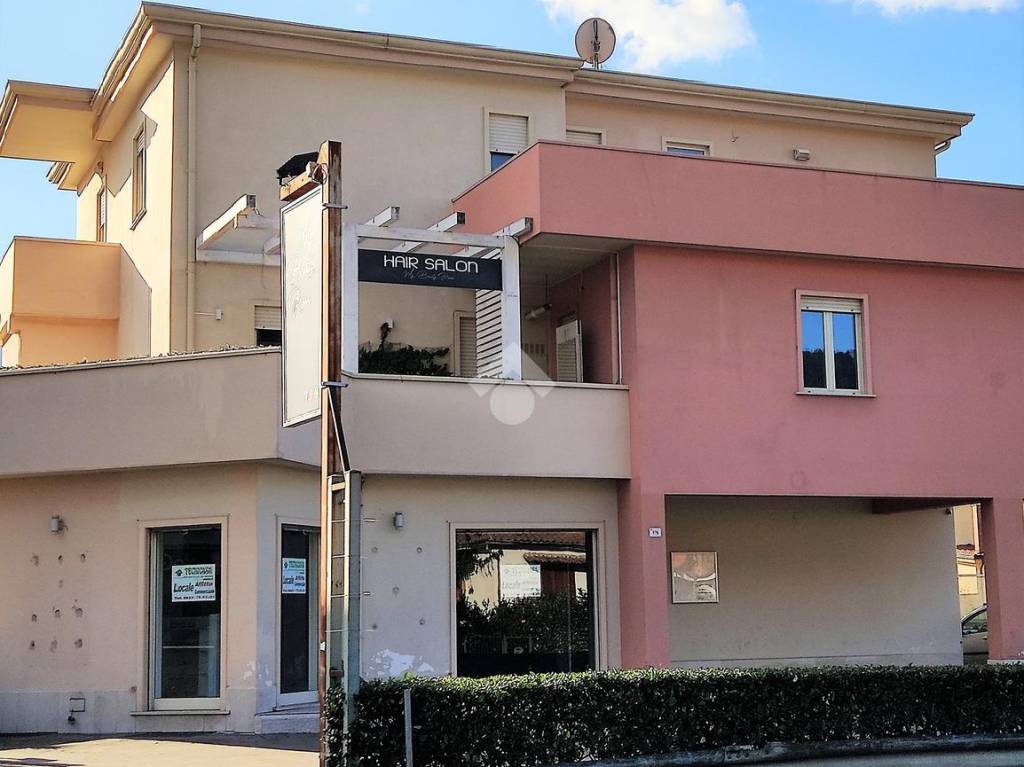 negozio in affitto a Santa Maria a Vico