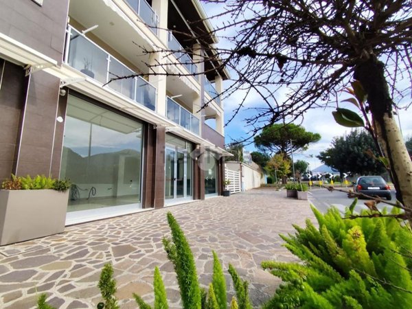 locale commerciale in affitto a Santa Maria a Vico