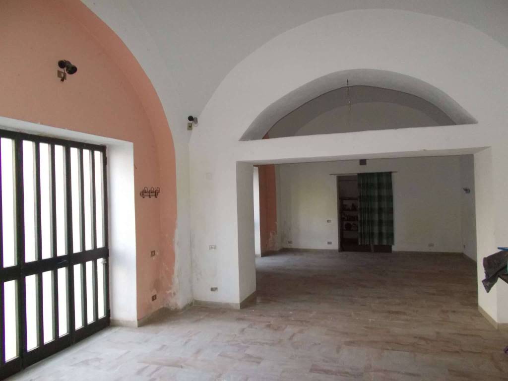 negozio in affitto a Santa Maria a Vico