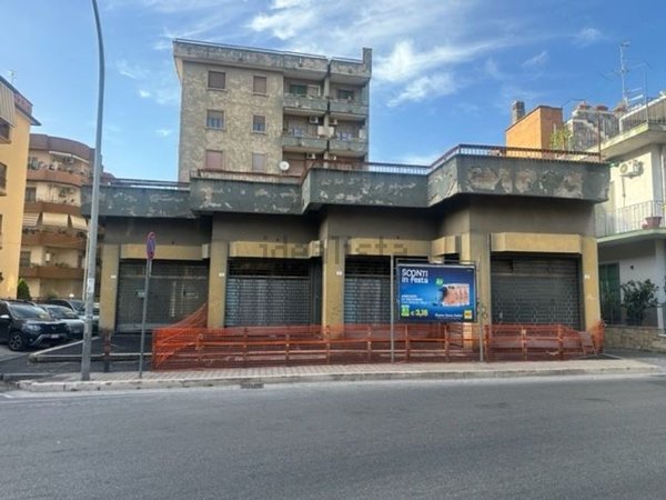 locale commerciale in affitto a Santa Maria Capua Vetere