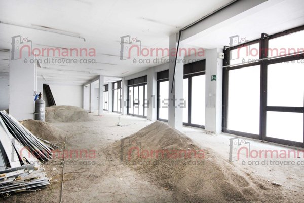 locale commerciale in affitto a Santa Maria Capua Vetere