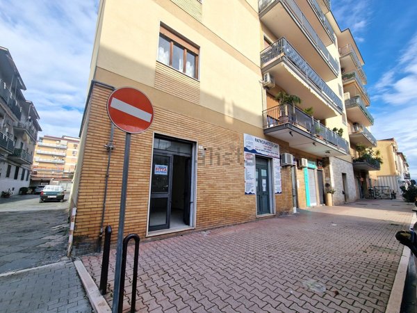 locale commerciale in affitto a Santa Maria Capua Vetere