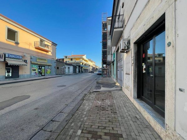 locale commerciale in affitto a Santa Maria Capua Vetere