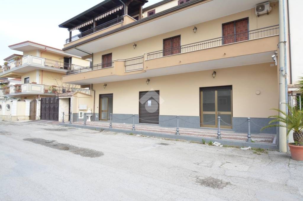 negozio in affitto a Santa Maria Capua Vetere
