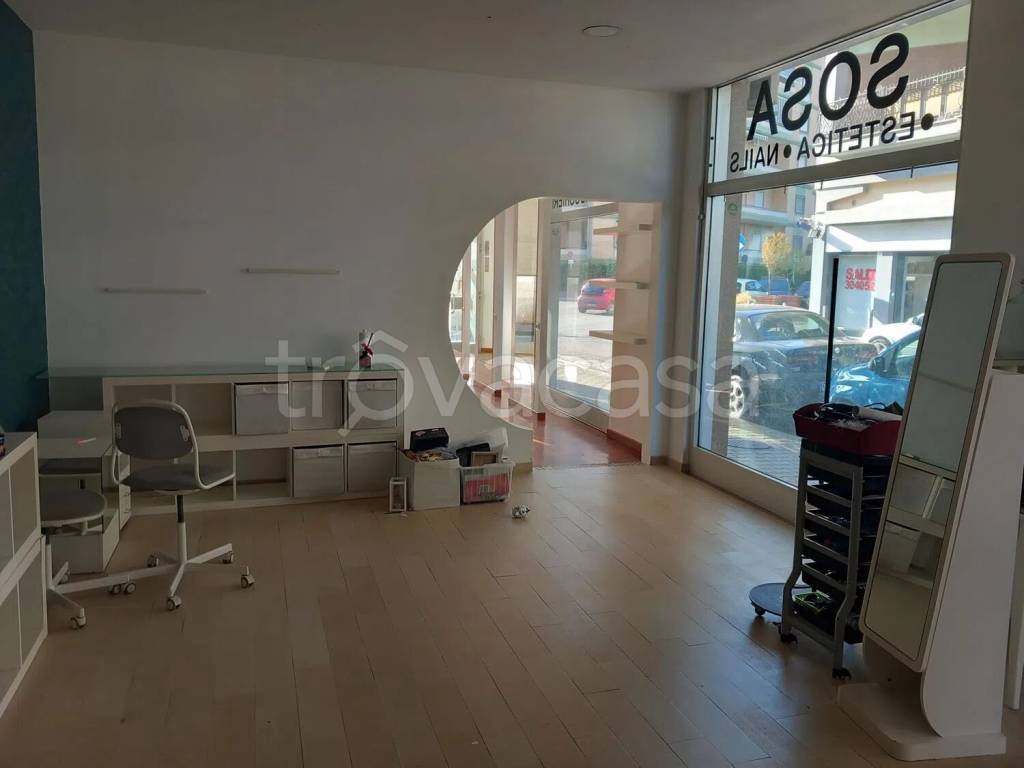 negozio in affitto a Santa Maria Capua Vetere