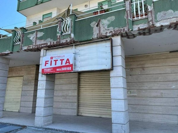 negozio in affitto a Santa Maria Capua Vetere