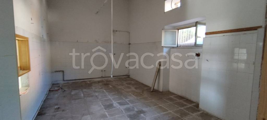 negozio in affitto a Santa Maria Capua Vetere