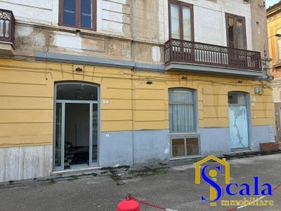 negozio in affitto a Santa Maria Capua Vetere