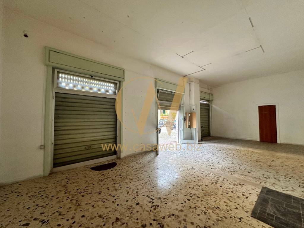 negozio in affitto a Santa Maria Capua Vetere