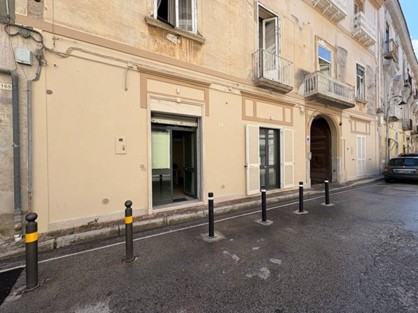 negozio in affitto a Santa Maria Capua Vetere