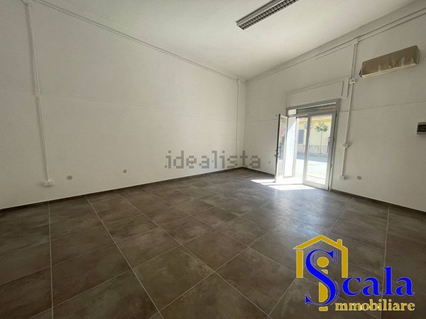 locale commerciale in affitto a Santa Maria Capua Vetere