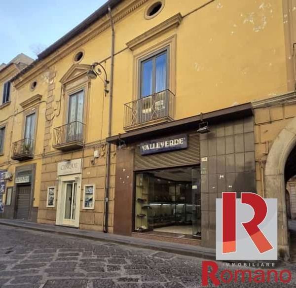 locale commerciale in affitto a Santa Maria Capua Vetere