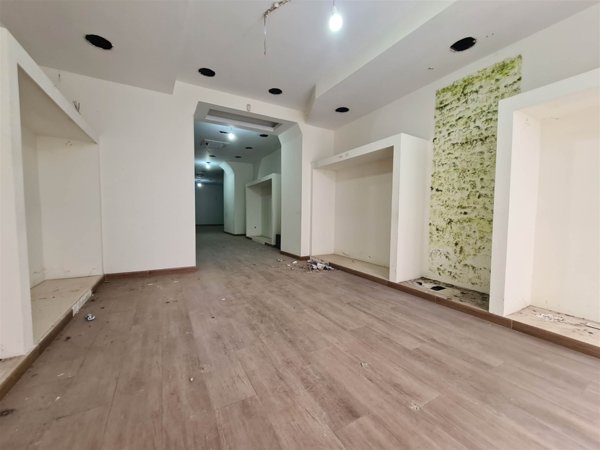 negozio in affitto a Santa Maria Capua Vetere