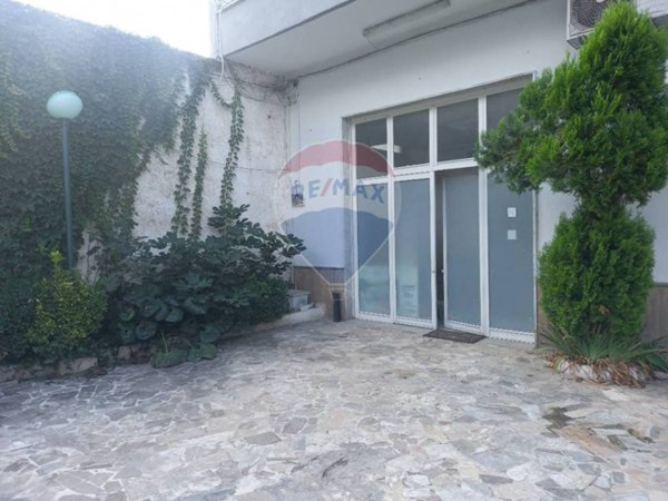 negozio in affitto a Santa Maria Capua Vetere