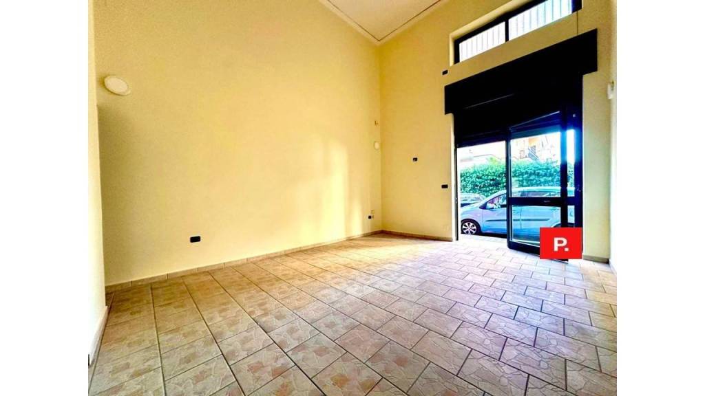 negozio in affitto a Santa Maria Capua Vetere