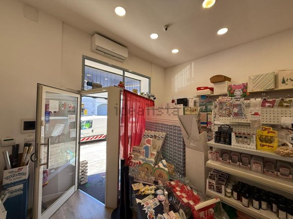 locale commerciale in affitto a Santa Maria Capua Vetere