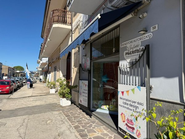 locale commerciale in affitto a Santa Maria Capua Vetere