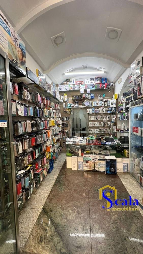 negozio in affitto a Santa Maria Capua Vetere