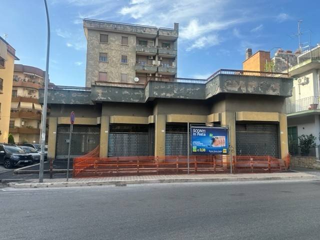 negozio in affitto a Santa Maria Capua Vetere