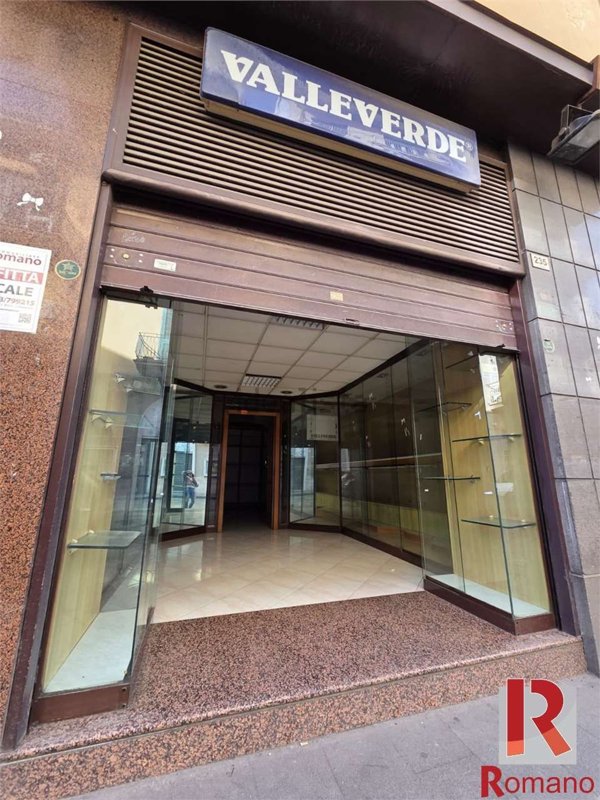 locale commerciale in affitto a Santa Maria Capua Vetere