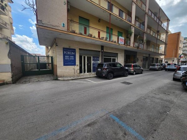 locale commerciale in affitto a Santa Maria Capua Vetere