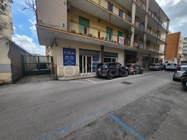 negozio in affitto a Santa Maria Capua Vetere
