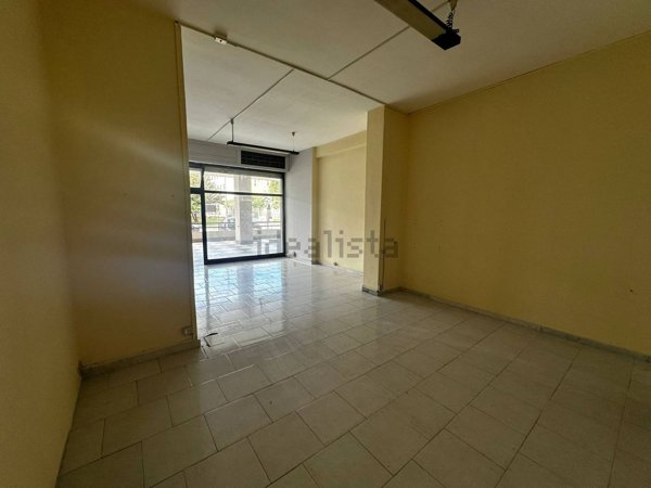 locale commerciale in affitto a Santa Maria Capua Vetere