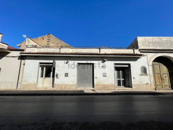 locale commerciale in affitto a Santa Maria Capua Vetere