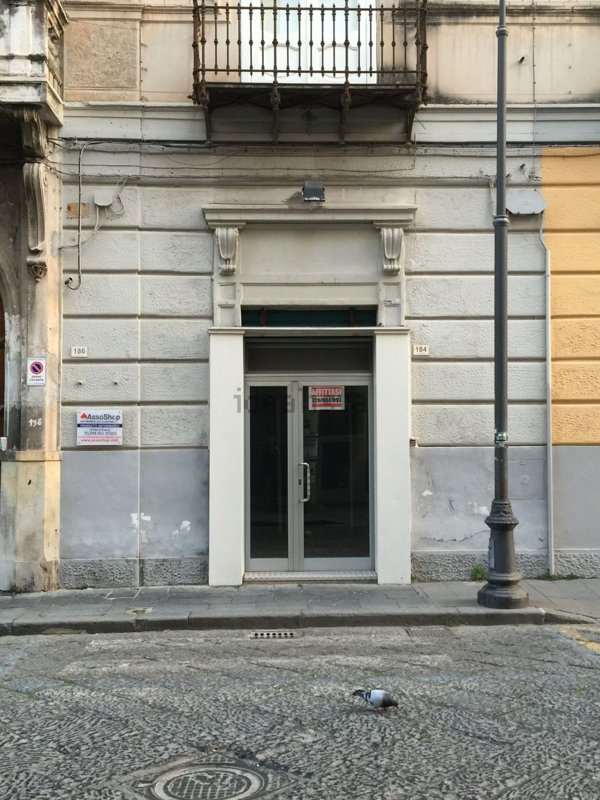 negozio in affitto a Santa Maria Capua Vetere