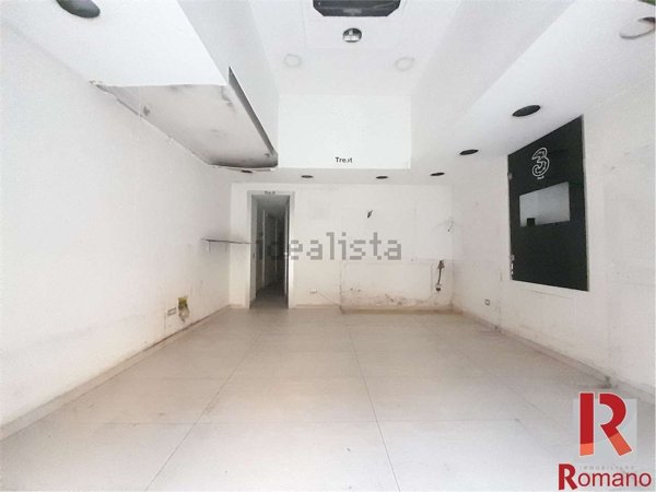 locale commerciale in affitto a Santa Maria Capua Vetere