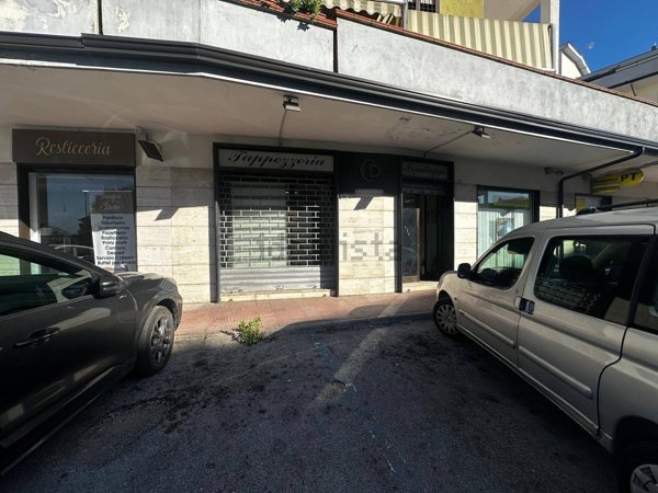 locale commerciale in affitto a Santa Maria Capua Vetere