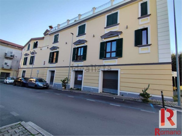 locale commerciale in affitto a Santa Maria Capua Vetere
