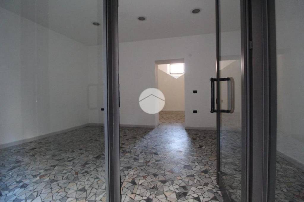 locale commerciale in affitto a Santa Maria Capua Vetere