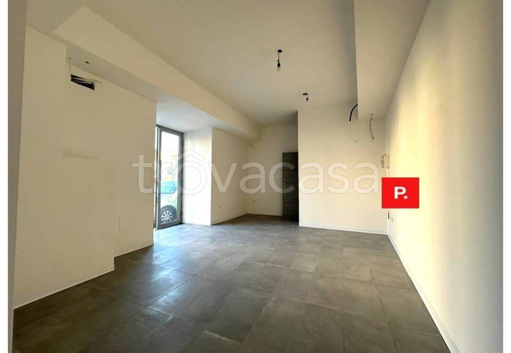 negozio in affitto a Santa Maria Capua Vetere