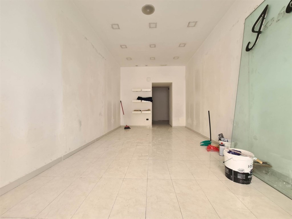 negozio in affitto a Santa Maria Capua Vetere