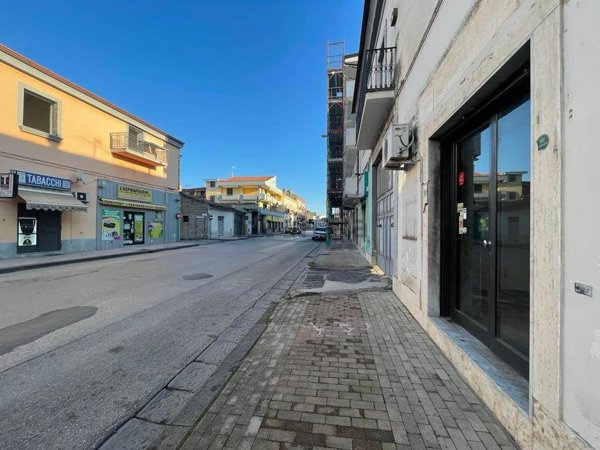 locale commerciale in affitto a Santa Maria Capua Vetere