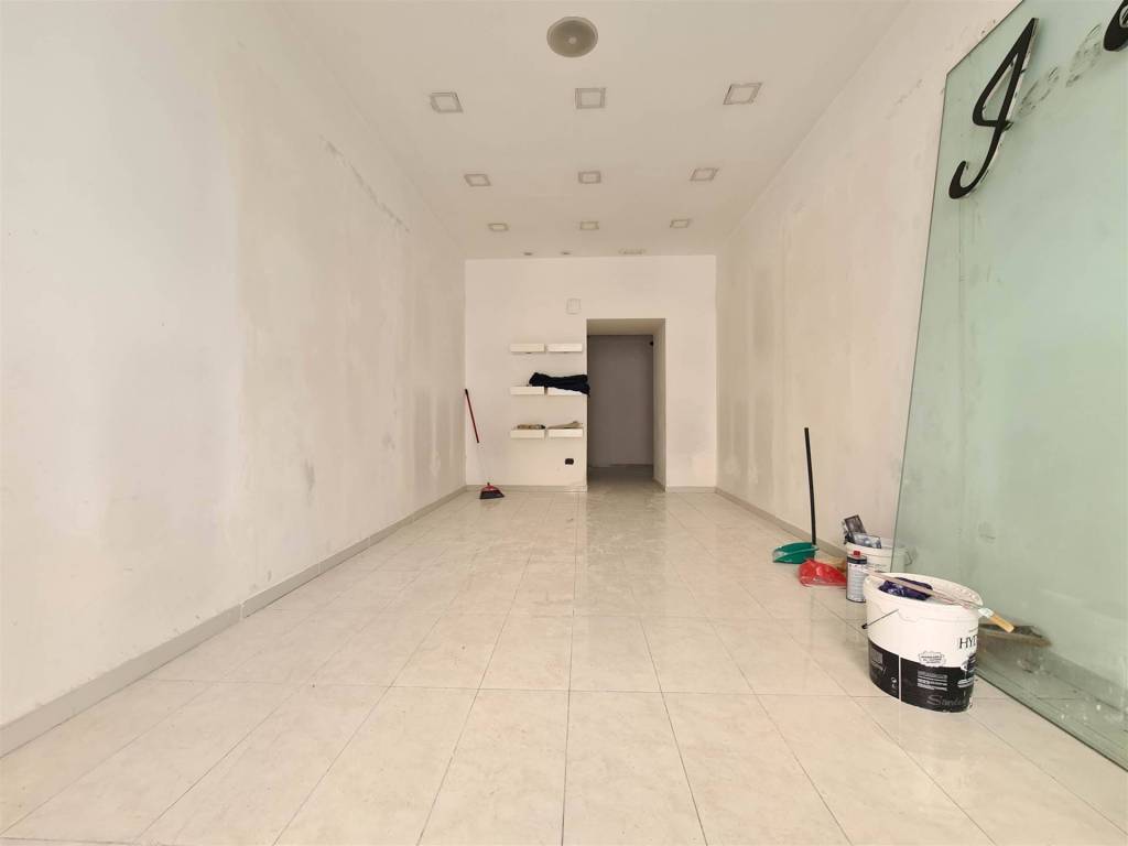 negozio in affitto a Santa Maria Capua Vetere