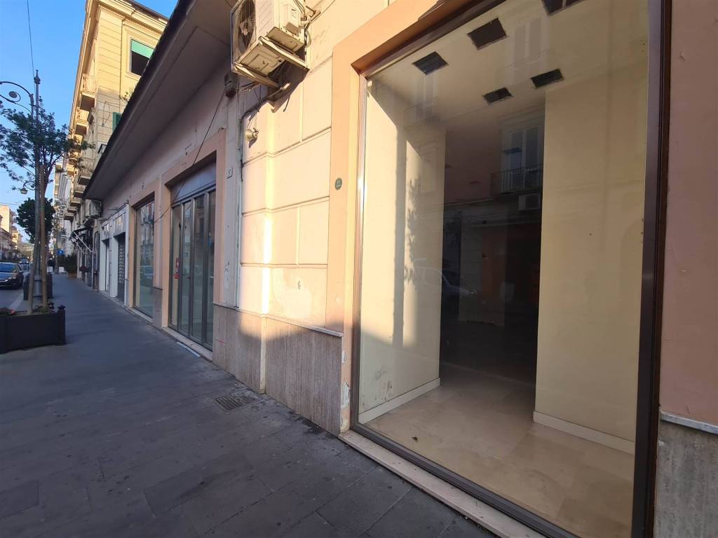 negozio in affitto a Santa Maria Capua Vetere