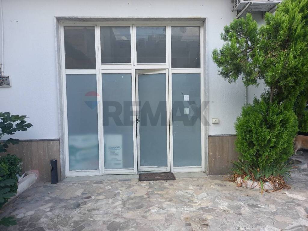 negozio in affitto a Santa Maria Capua Vetere