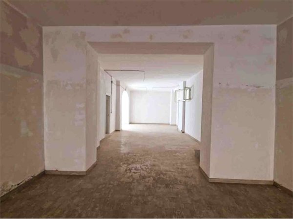 locale commerciale in affitto a Santa Maria Capua Vetere