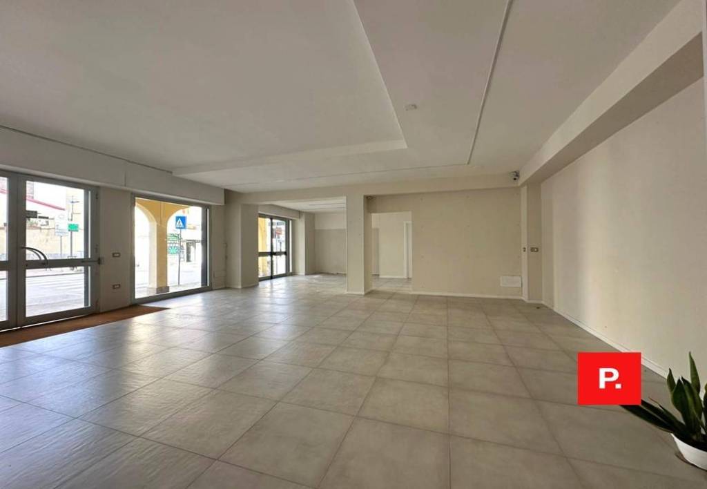 negozio in affitto a Santa Maria Capua Vetere