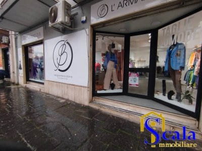 negozio in affitto a Santa Maria Capua Vetere