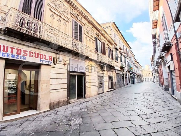 locale commerciale in affitto a Santa Maria Capua Vetere