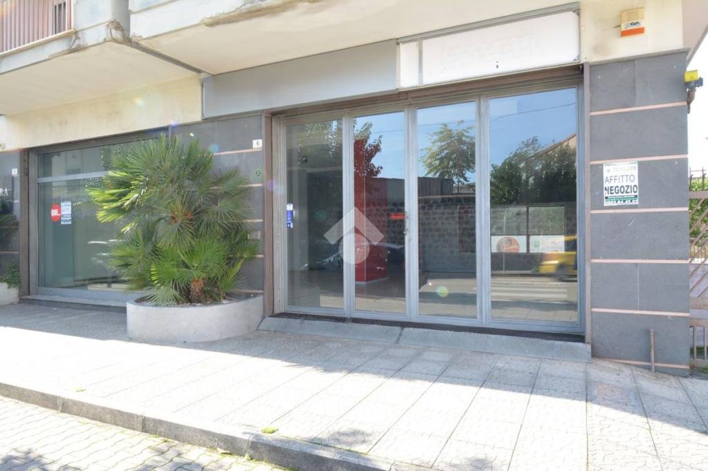 negozio in affitto a Santa Maria Capua Vetere